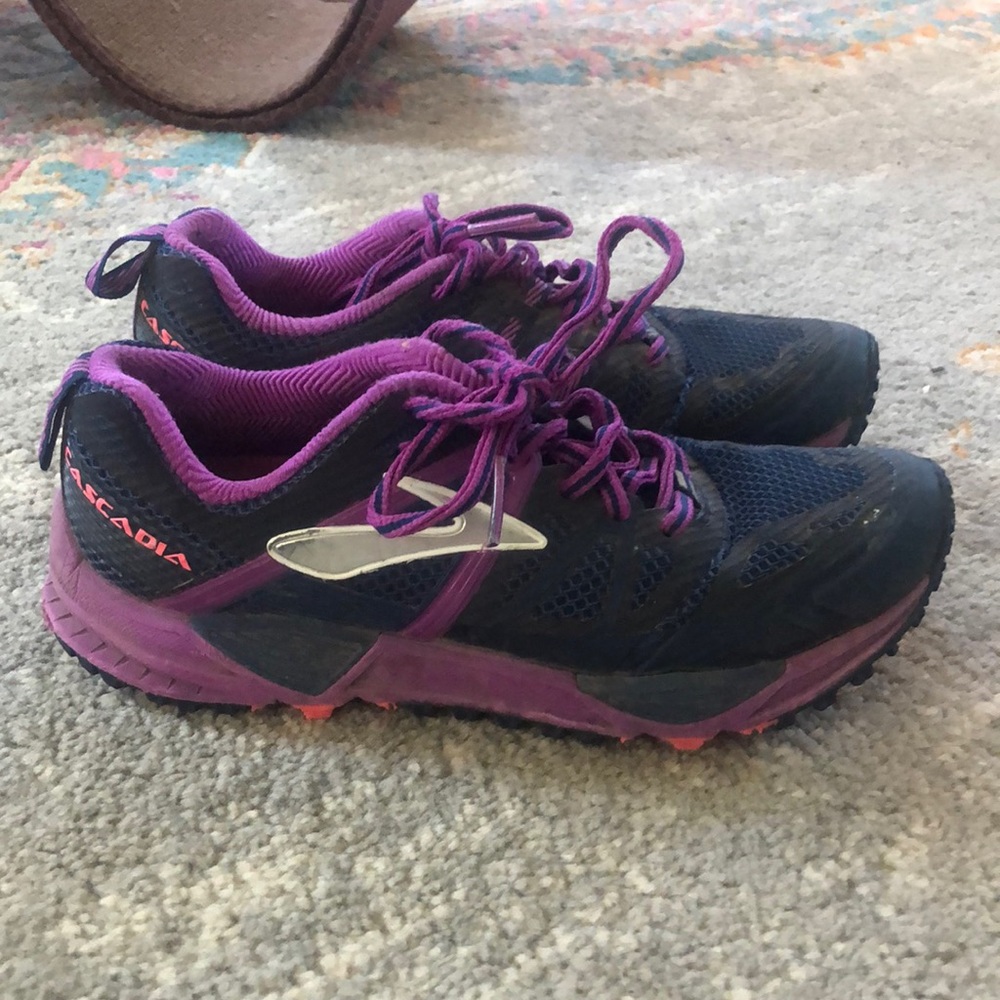 Brooks cascadia trail running shoes